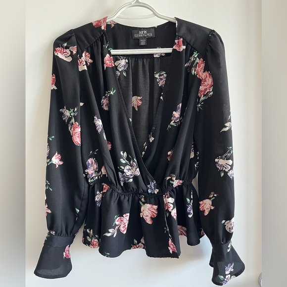 Floral blouse, size S. Brand: Suitable for the Work (from The Bay) - Picture 1 of 3